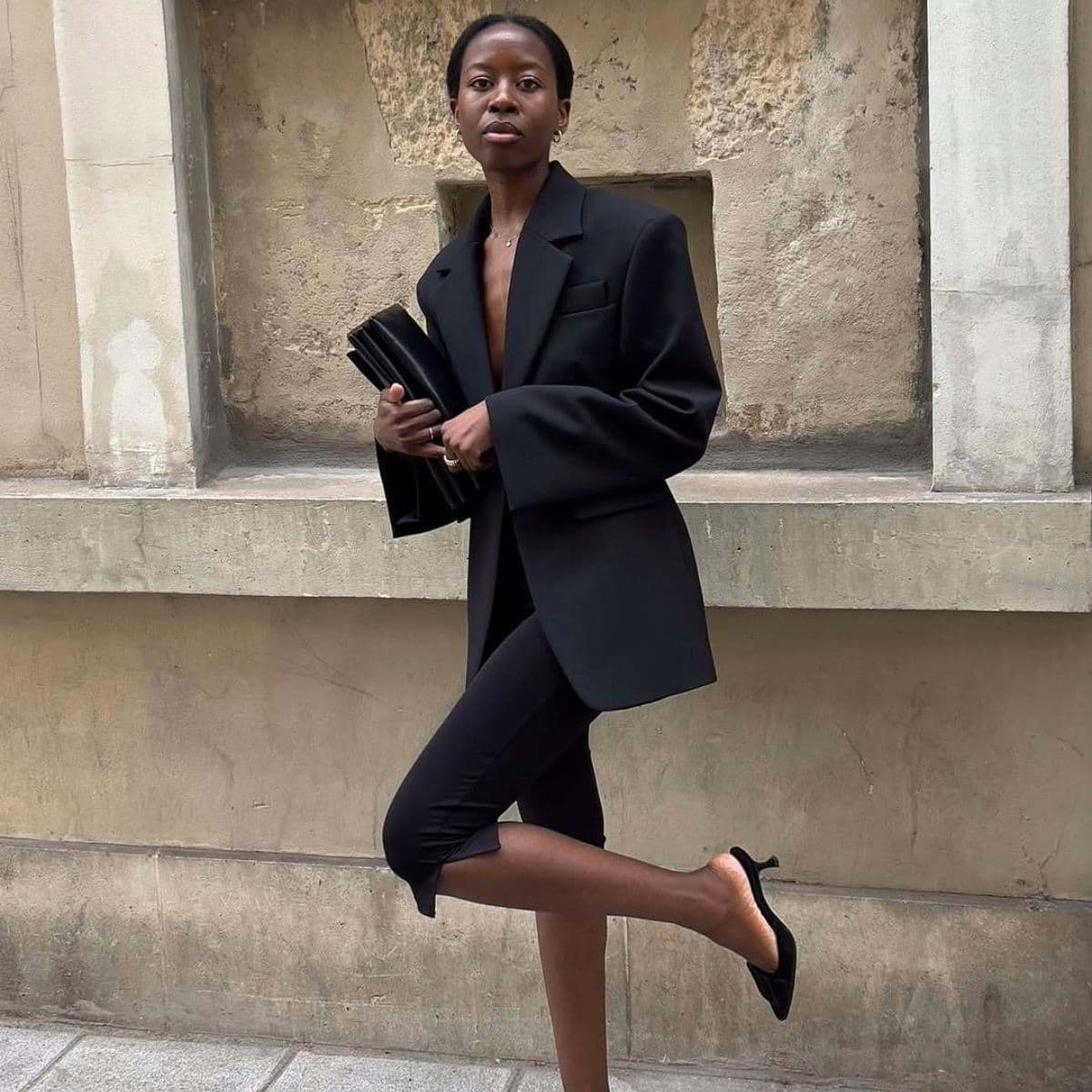  It's True: Leggings Can Look Chic, *If* You Wear Them With These 6 Elegant Spring Trends 