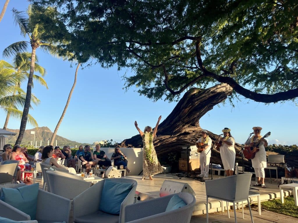 How to Plan an Enchanting Evening at this Iconic Waikīkī Hotel